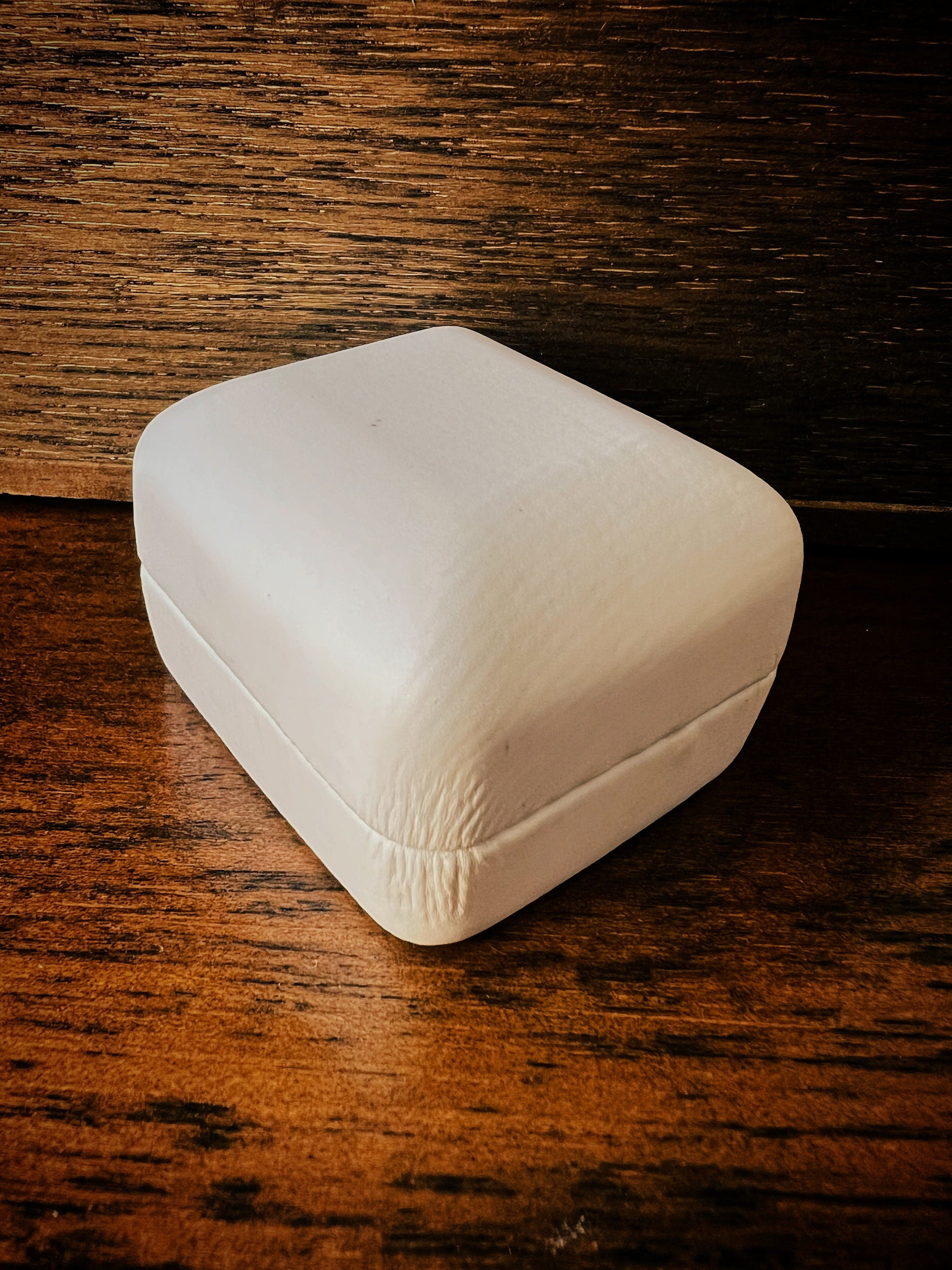 White Leatherette Fancy Earring Box