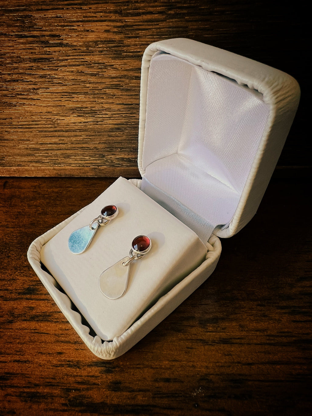 White Leatherette Fancy Earring Box