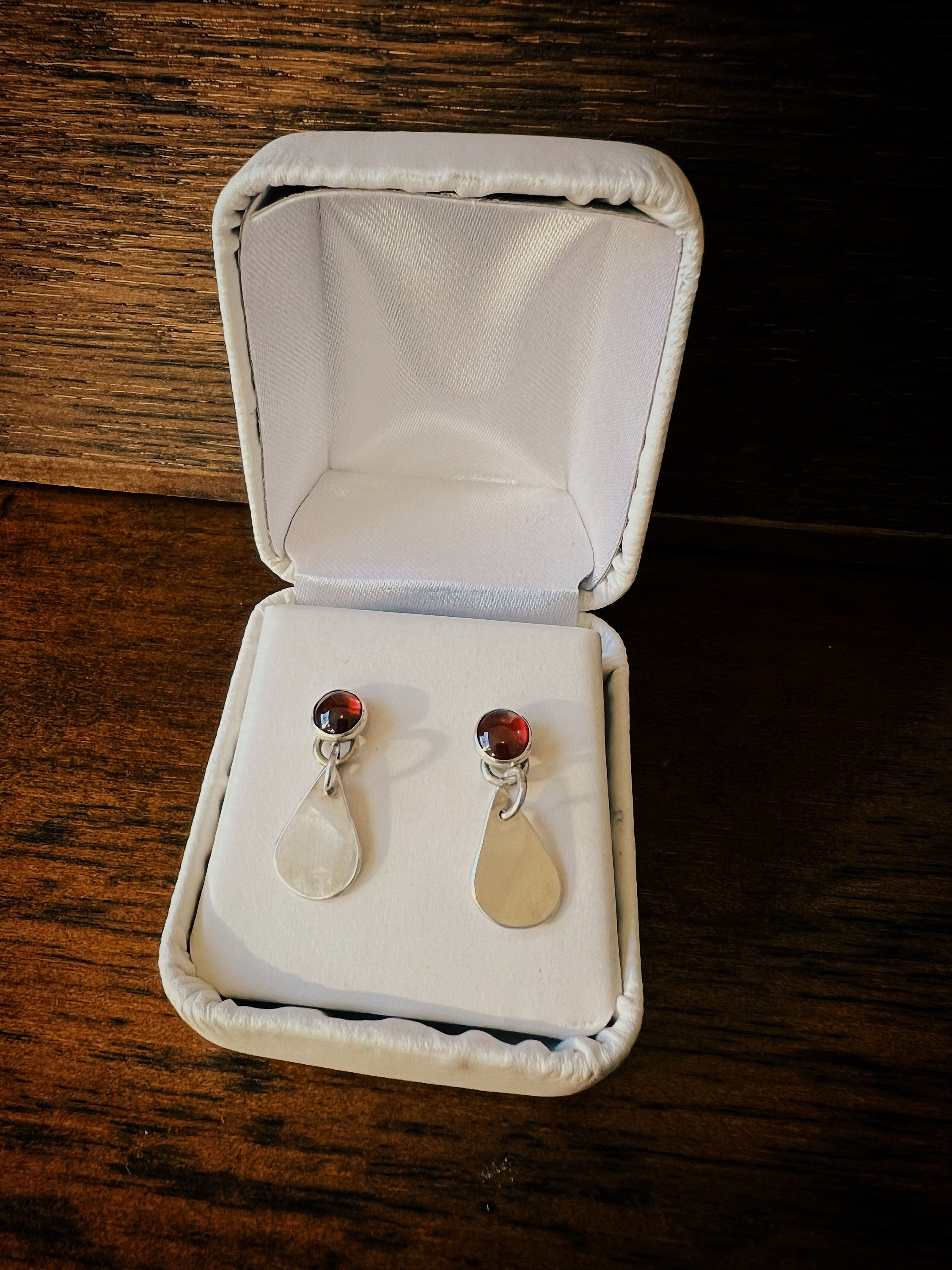 White Leatherette Fancy Earring Box